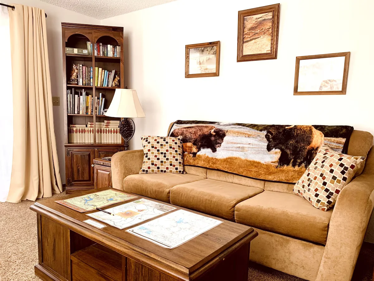 Red Dog Retreat Condo - all the comforts of home in Yellowstone paradise