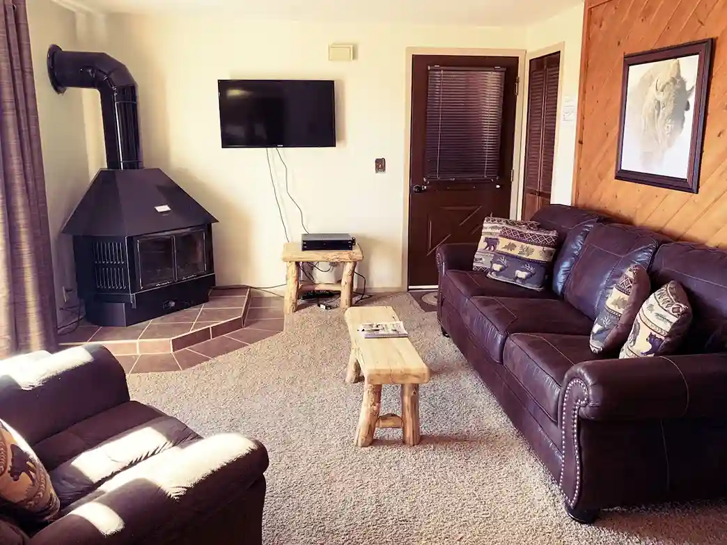 Quiet 2 Bedroom Mountain Retreat in a Center of a Mountain Valley