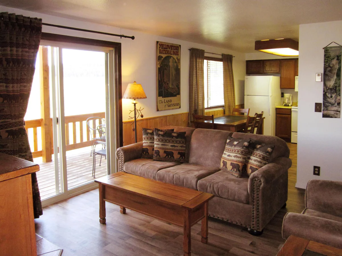 Morning Glory-comfortable Yellowstone retreat; just minutes from YNP West Gate