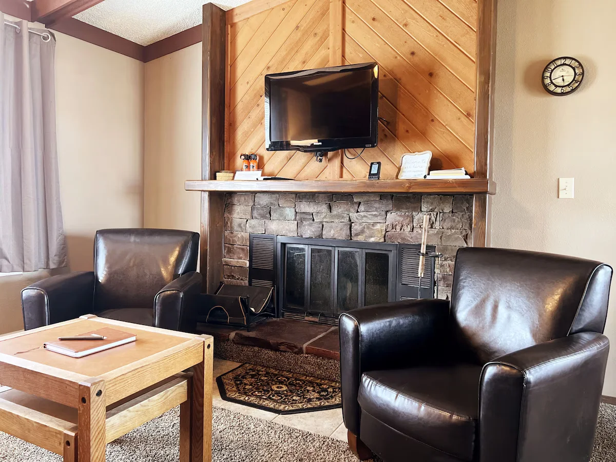 Sandhill East Home - all comforts of home with great mountain views